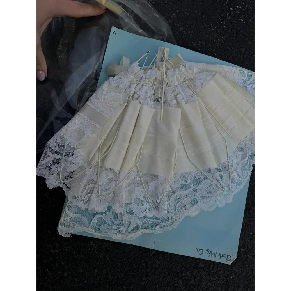 Vintage‎ Clark Mfg Co White Lace Bridal Fans Set of 2 Wedding Photography Props